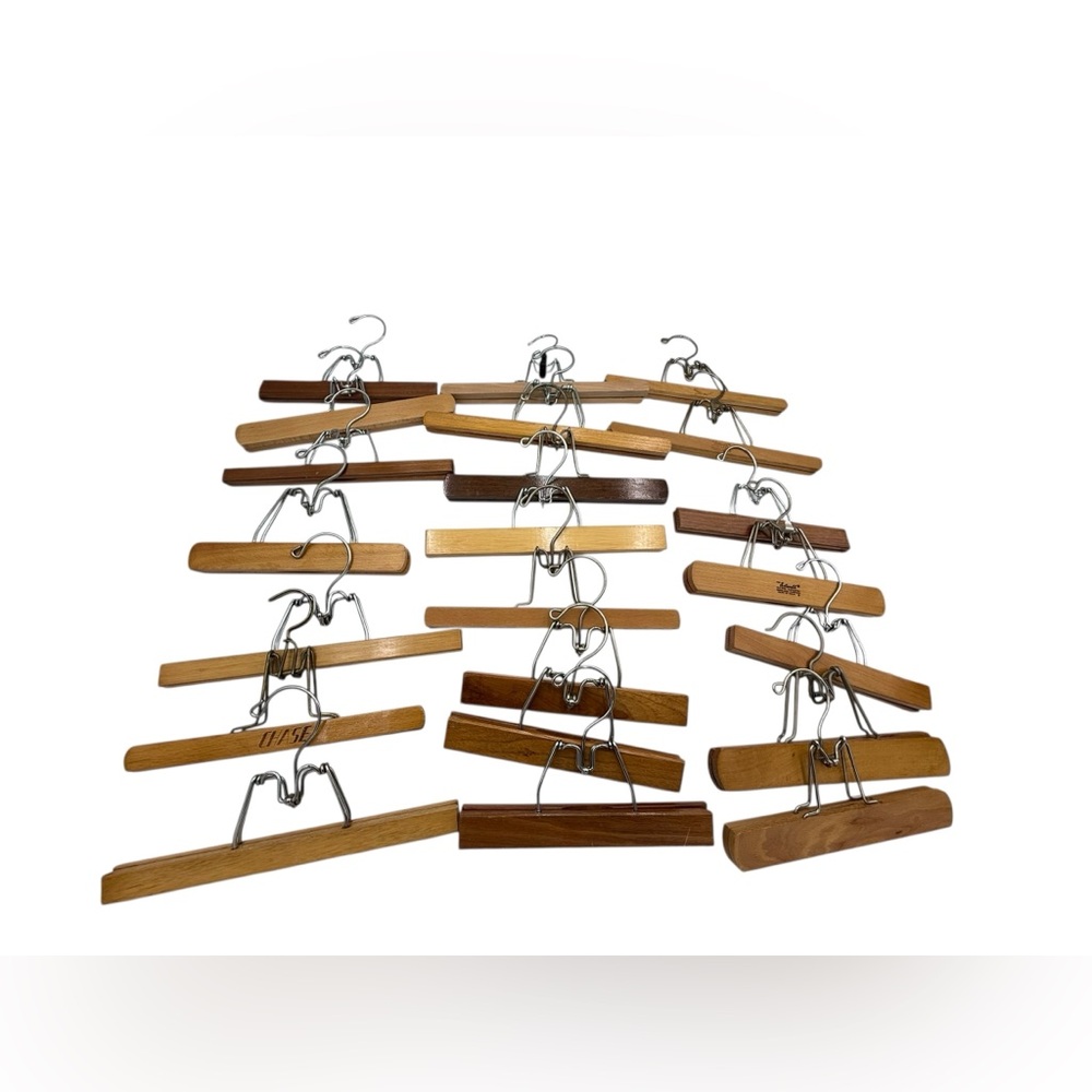 Lot of 25 Vintage Setwell and others
Walker Closing Wooden
Pants Skirt Hangers.
